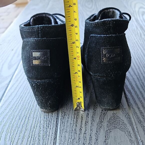 TOMS Desert Wedge Black Suede Lace-up Short Boots Booties Women size 8.5 - Picture 9 of 9